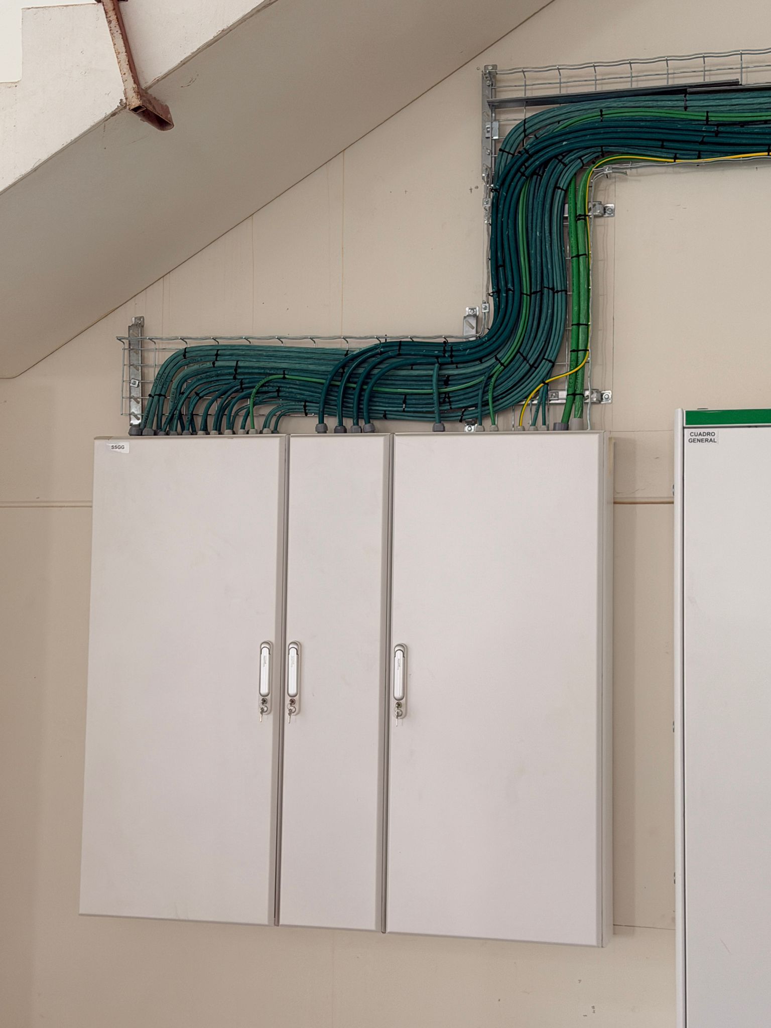 Cuadros eléctricos generales con cableado etiquetado